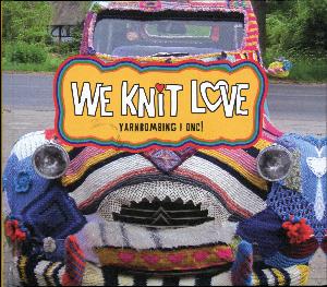 We knit love : yarnbombing i Odense