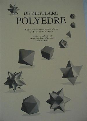 De regulære polyedre : klippe/klistre-ark med de regulære polyedre og lidt om deres historie og teori : 5 regulære polyedre af 1. art, 4 regulære polyedre af højere art, 2 kuriosa/afarter